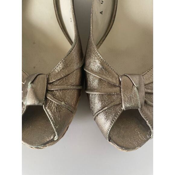 Stuart Weitzman Gold Peeptoe Slingback Espadrille Wedges Sandals • Size 7.5 🗣 - Picture 3 of 7